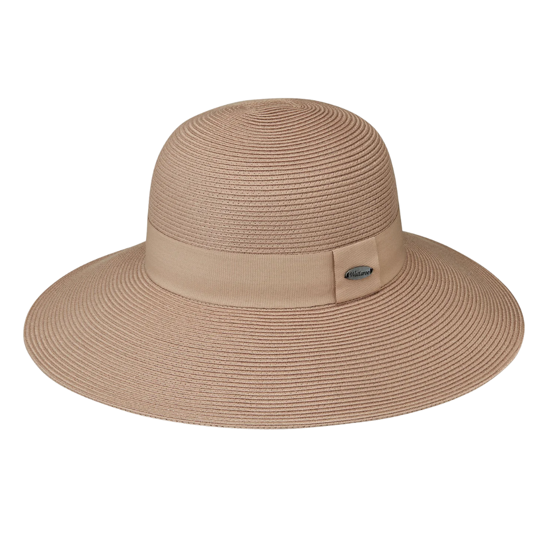 Sombrero femenino Wallaroo Margot en color natural con protección solar UPF 50+.