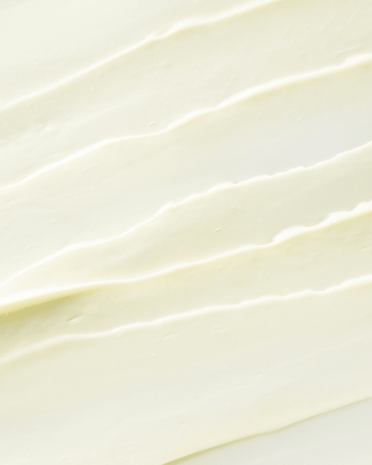 Crema despigmentante con ingredientes para tratar las manchas de la piel y la hiperpigmentación facial.