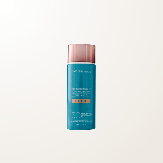 Protector solar fluido Face Shield Glow en intensidad Fair y Medium, con matices dorados y defensa ambiental integral.