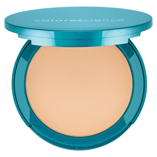 Base compacta Natural Finish Mineral Foundation SPF 20 en tono Light Ivory de Colorescience, para un acabado natural y protección solar.