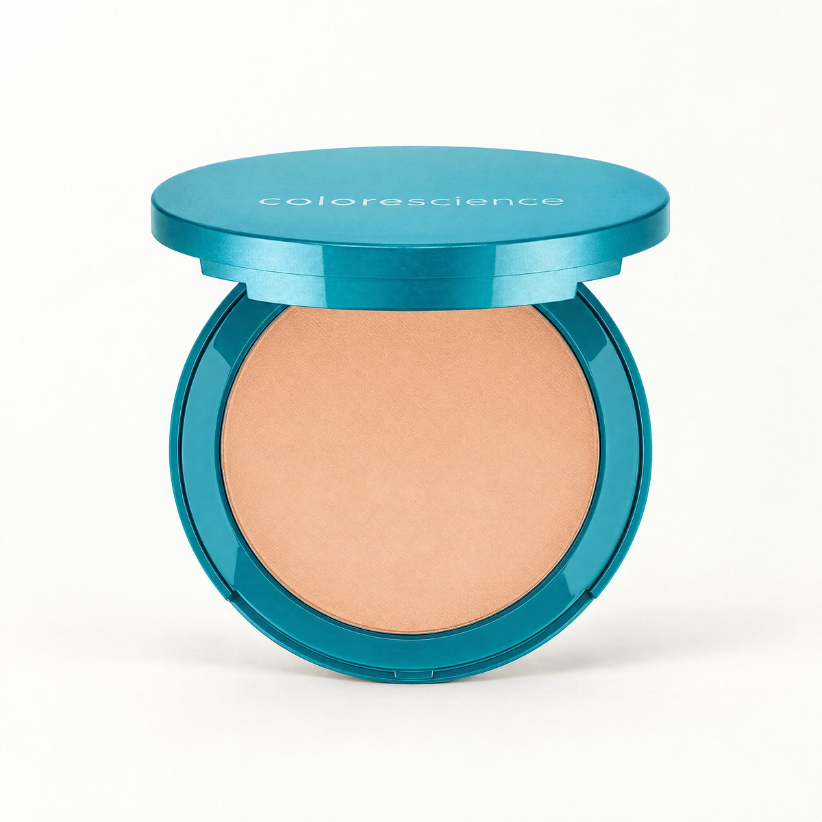 Polvo compacto tono beige durazno abierto en estuche azul, Colorescience Natural Finish Mineral Foundation SPF 20