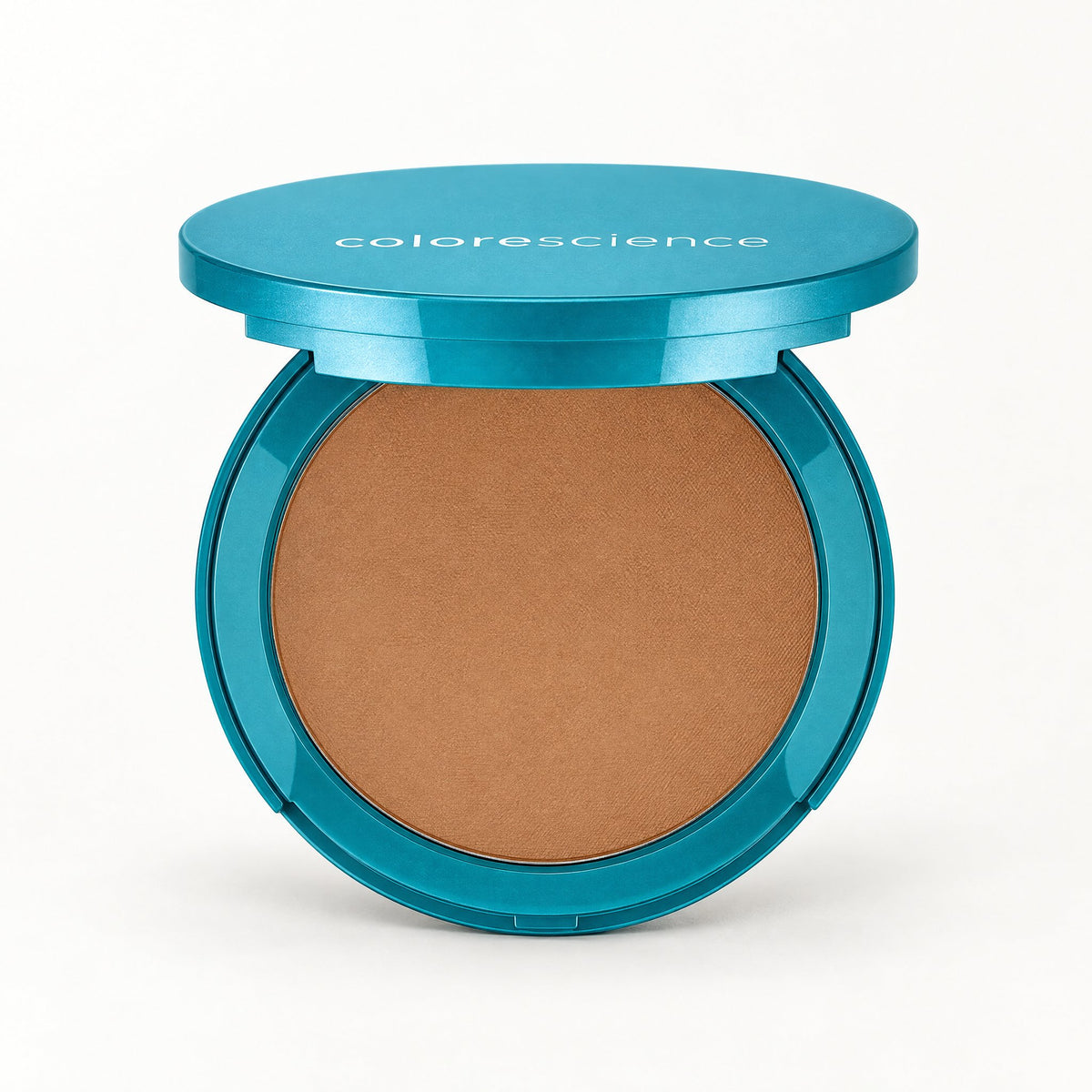 Polvo compacto tono caramelo abierto en estuche azul, Colorescience Natural Finish Mineral Foundation SPF 20
