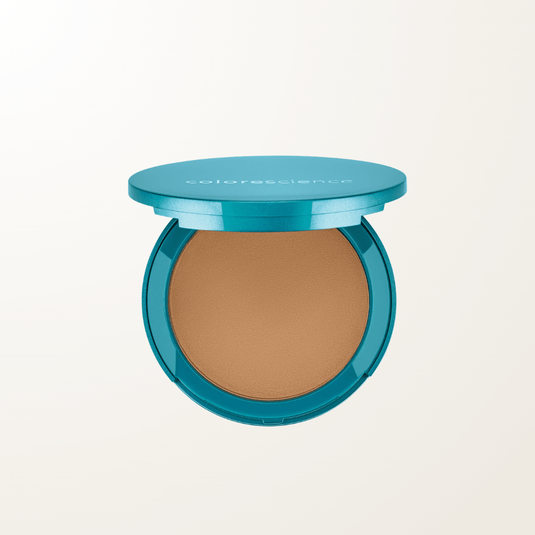Base mineral protectora Colorescience en tono Tan Natural, con pigmentación profunda y reflejos oliva.