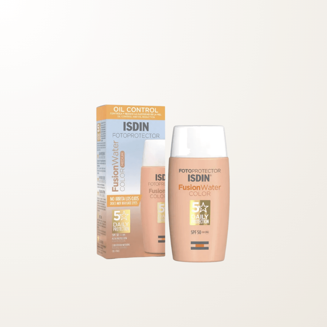 protector solar con color SPF50 ISDIN Fusion Water tono medio acabado natural