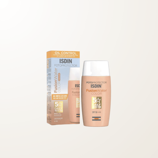 protector solar con color SPF50 ISDIN Fusion Water tono medio acabado natural
